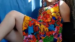 大白娘娘腔屁股變裝者伸了個懶腰蕩婦同性戀女孩變性人情緒風格性感碎花連衣裙