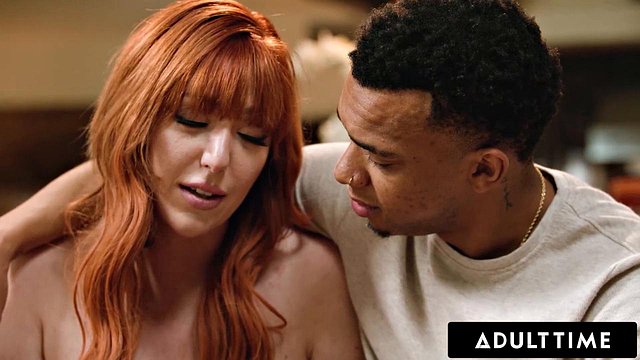 HORA DO ADULTO - A ruiva MILF Lauren Phillips recompensa seu enteado por conhecê-la melhor do que seu marido