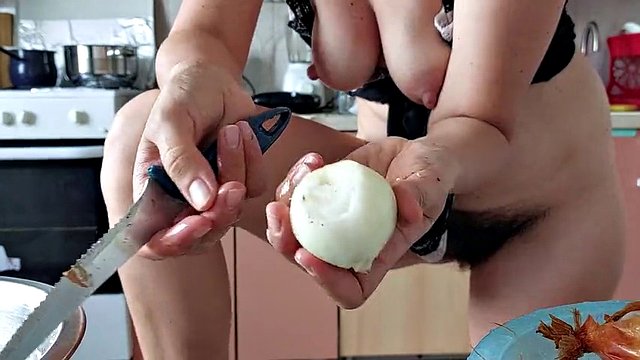 Sexy mom cooking in the kitchen, hairy pussy, big ass, big tits 🔥 Hot milf hairy pussy, hairy ass, big tits, big nipples