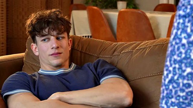 Stiefschwester kann sich nicht beschweren, wenn mein Schwanz in ihrem Mund ist – S32:E1