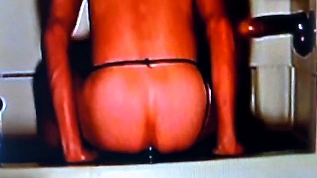 Pauline cd si fa scopare e succhia un grosso cazzo nero