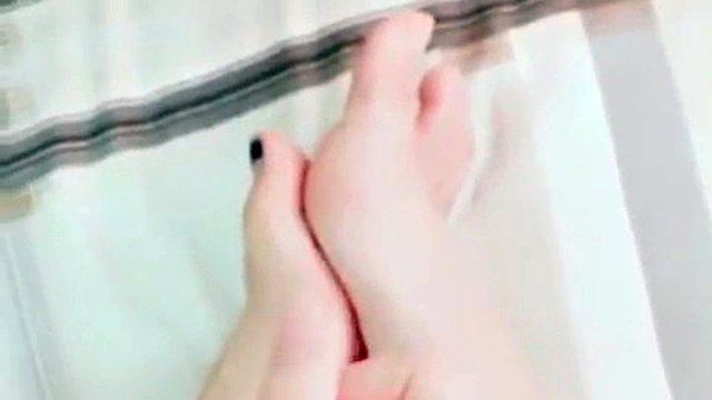 milf footjob