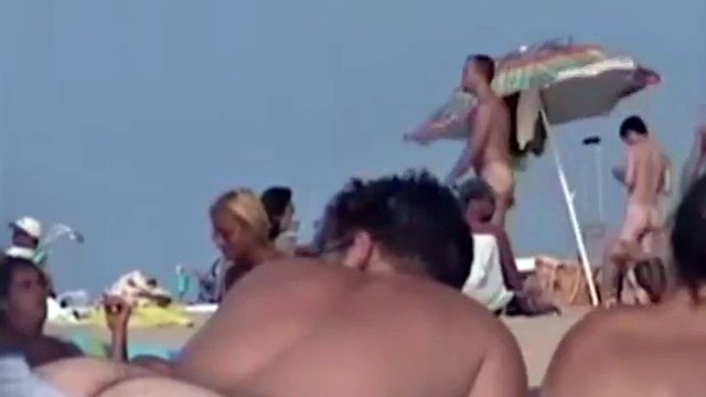 güzel bir çıplak esmer röntgenci video