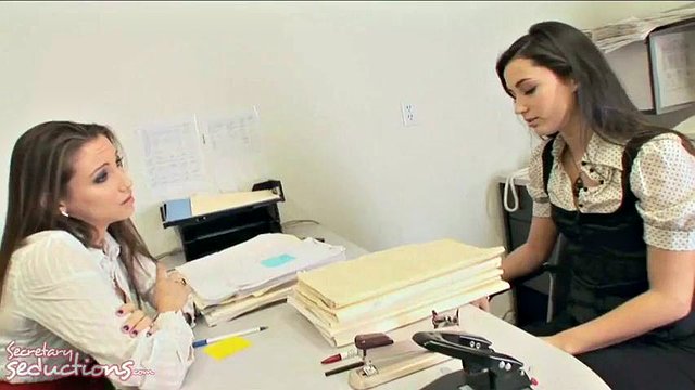 Segretaria estorta: leccate, porno con ragazze e more