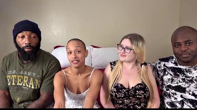 Desperate amatører hot big tit moms får sine stramme fitter dunket hardt i våt BBC action