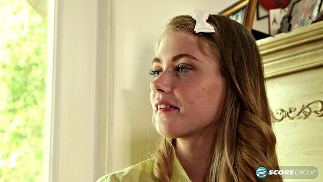 Teen Hannah Hays Takes It Up the Ass on the Piano