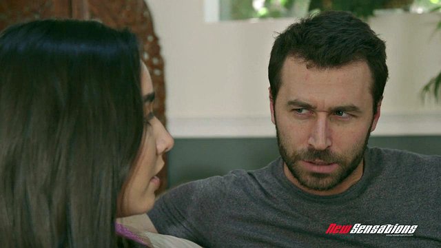 La plantureuse Karlee obtient ce qu'elle veut - Karlee Grey