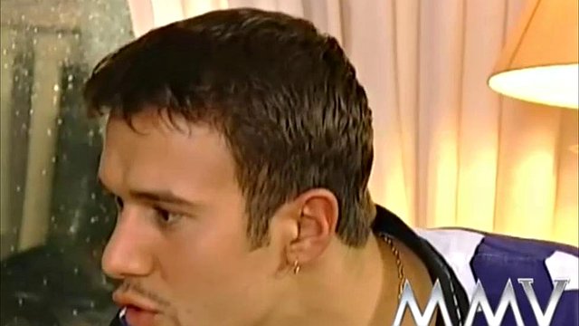 Søt babe blir knullet av en bad boy ft. Nicole L av MMVFilms: Porno