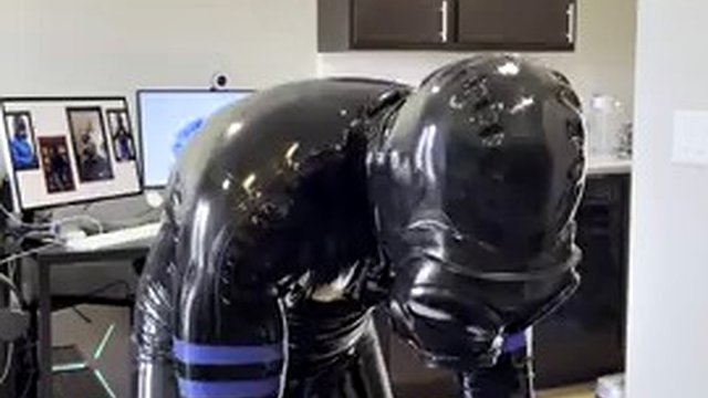 Rubberdrone lateks çoraplarda gerizekalı kapalı
