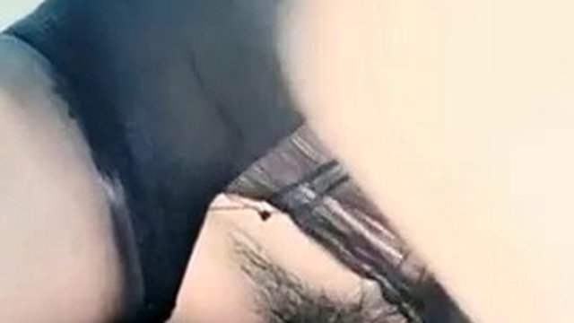 Taiwanese beautiful young woman with black stockings eats cock and has sex. She cums inside and pussy. She has good riding skills. She comes out just one point away from her. She cums full of abalone.