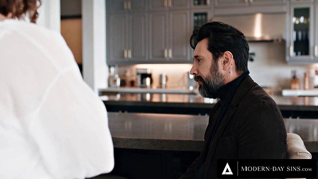 MODERN DAY SINS 장난꾸러기 Sophia Burns는 후회 없이 전 절친의 남편과 섹스를 합니다.