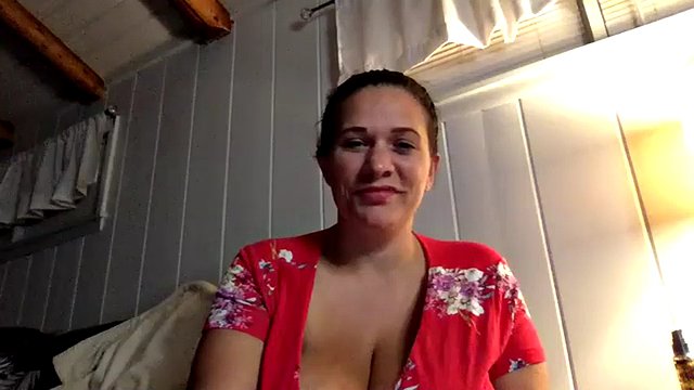 Dream mature wife Roxy - big milky tits 5