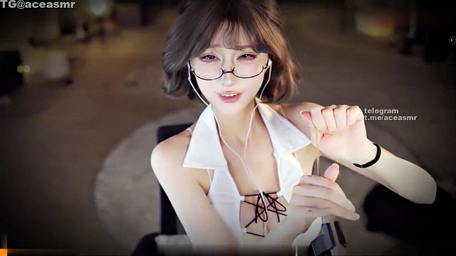Zhang Ailing Aily Large-scale paid ASMR ear licking benefits Teacher’s guidance Fan festival
