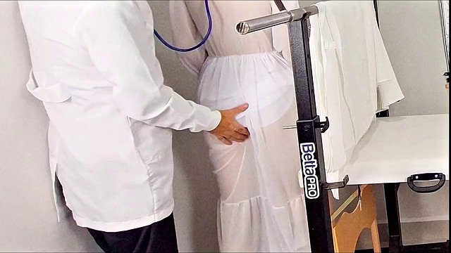 A noiva do corno brasileiro domina o médico