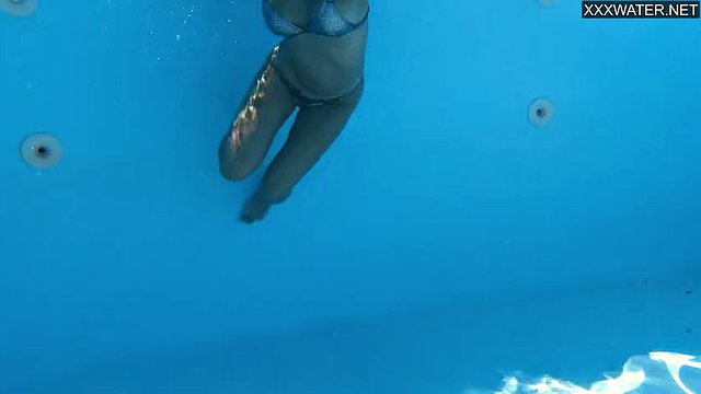Hottest Hungarian milf Angelica gets horny underwater