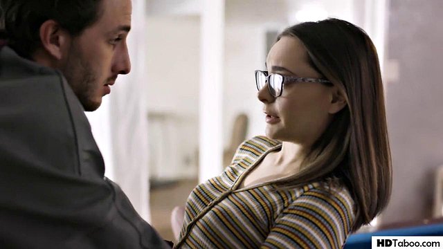 PURE TABOO 高校フットボールのスター選手が処女ジャーナリストのアフテン・オパールとセックス - ルーカス・フロスト