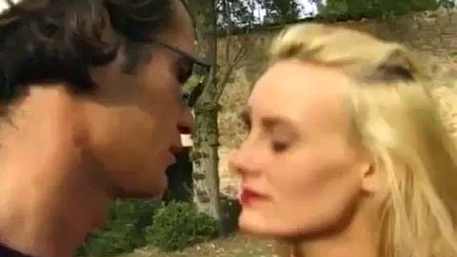 busty hatun alman sokakta sikildi: Oral Seks, Köpek ve Missonary Porno