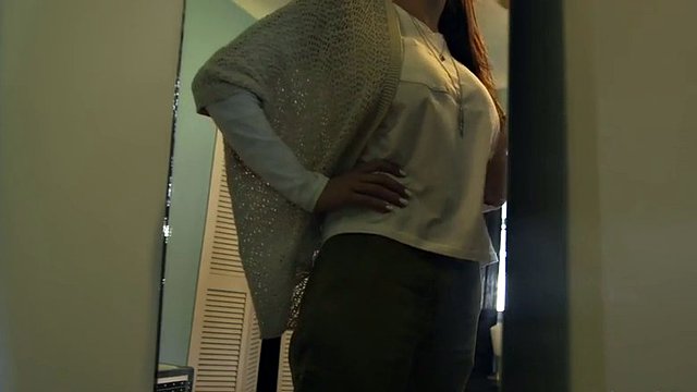 arab chick shows handjob skills