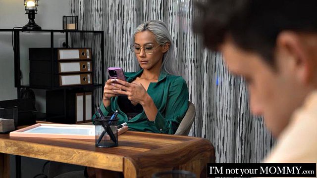 花痴老师 Veronica Leal 在教室里操学生 S3:E4 由 Mom Lover: 色情