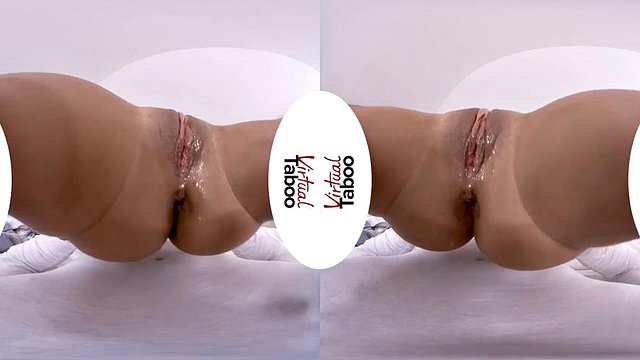 Coppia arrapata fa un pompino e scopa: pecorina, cowgirl e porno VR