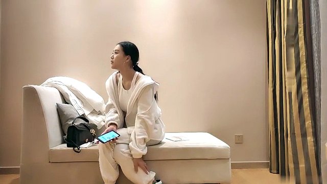 [Yidi Xunhua] Tonight, we have a two-parter. The goddess with a celebrity face, a model, and a beautiful figure work together in perfect harmony 2
