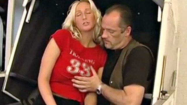 ajx papa et gros seins défoncés: pipe, blonde et porno levrette