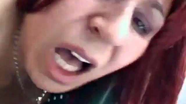 Niemieckie mutti szorstkie traktowanie z udziałem Bi Jenny: obciąganie, piesek i stripchat porno