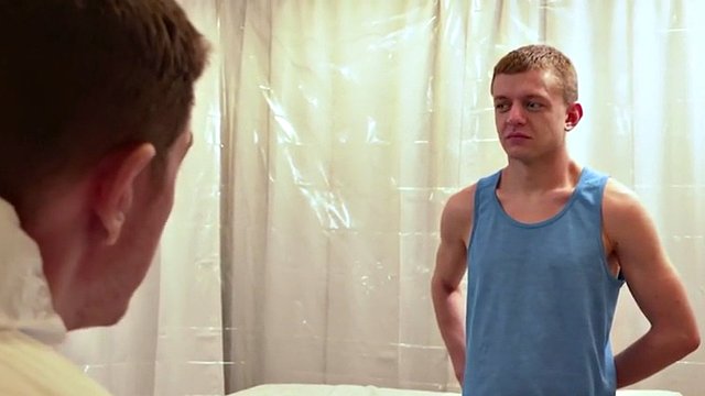 Skinny Twink Barebacks Gay Bottom Daddy nach Analspielzeugspiel