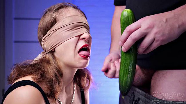 Seductive Blindfold Taste Game: Unexpected Deepthroat & Messy Swallow
