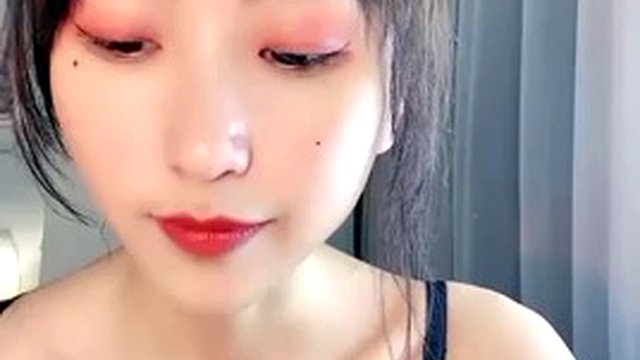 Amateur-Striptease und Solo-Masturbation