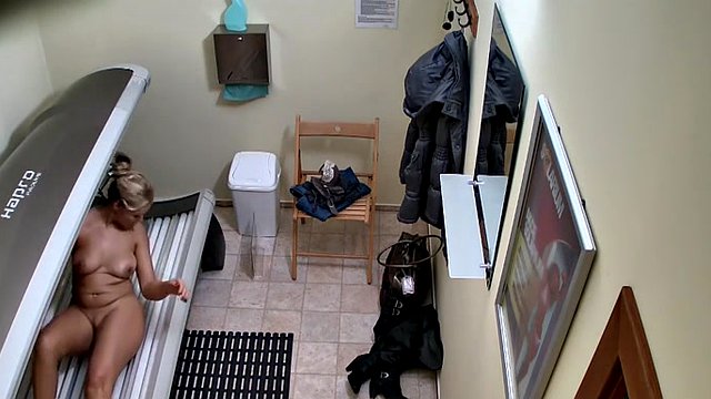 Voyeur places a cam in the tanning