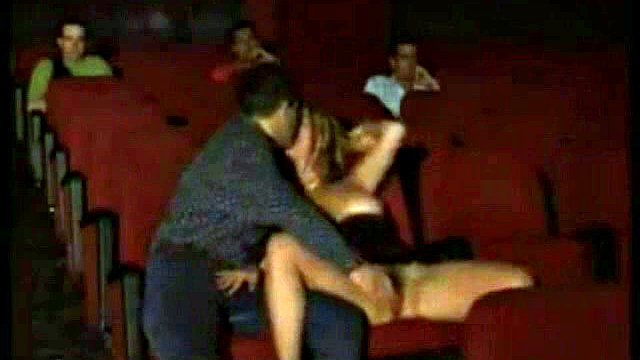 Im Pornokino angeboten.