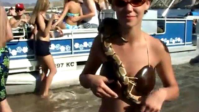 Horny girls taking off their tops on the beach: Big Tits, Amateur & Babe Porn