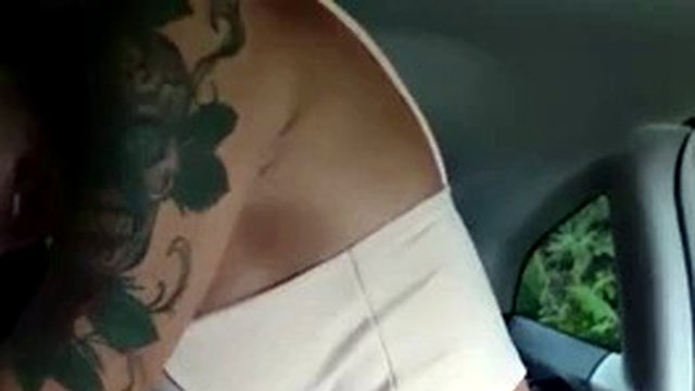 Ts Fabyzinha fucking a Man in The car