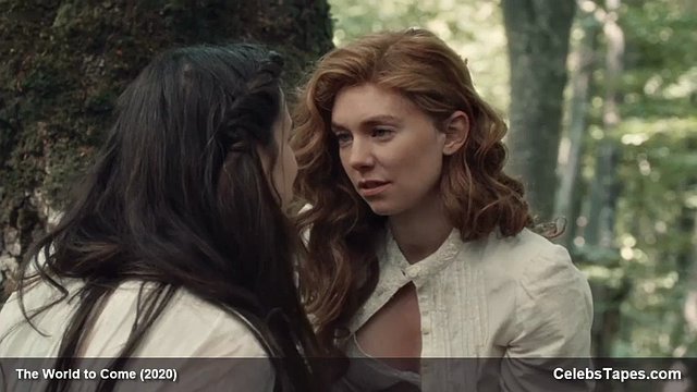 トップレス ヴァネッサ カービー 裸 レズビアン セックス と キャサリン ウォーターストン