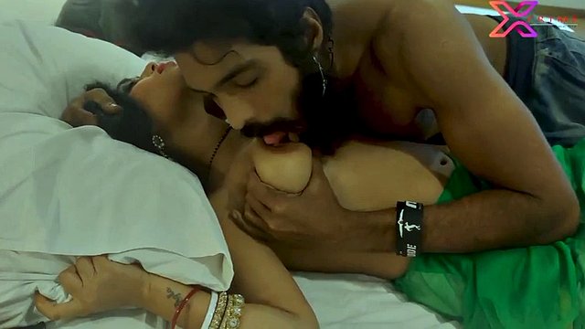 Bhabhi ko chup karwaya or garam kiya