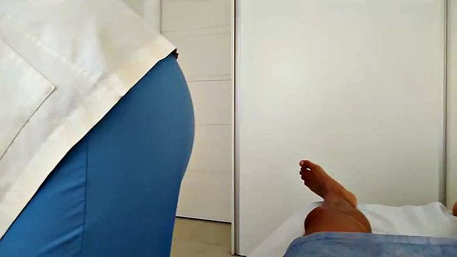 Enfermeira sexy me ajudou a liberar esperma com uma punheta