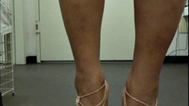 Lofia Tona - Lick my shiny brown toenails
