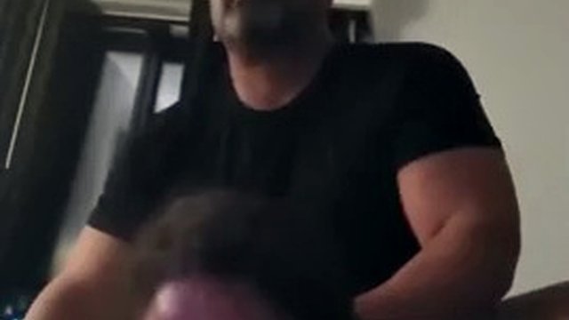 ¡Que me jodan el culo, papi! Madura BBW sub puta Kittenbritches chupa un consolador mientras recibe anal duro de una BBC