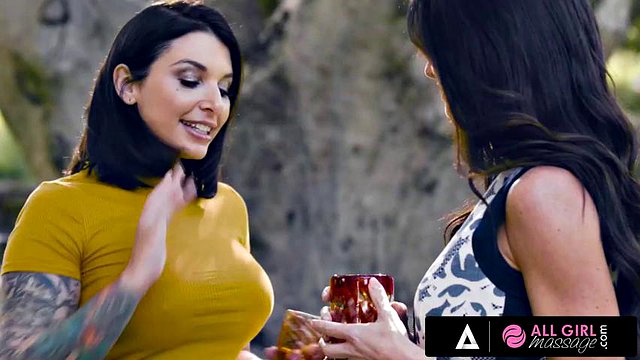ALL GIRL MASSAGE - Silvia Saige And Ivy Lebelle’s Lesbian 69 In Garden Massage Romp