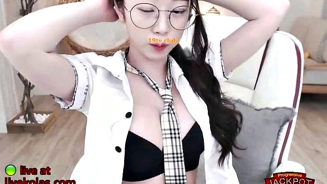 Korean 18yo camgirl with the best ass: Big Tits, Amateur & Babe Porn