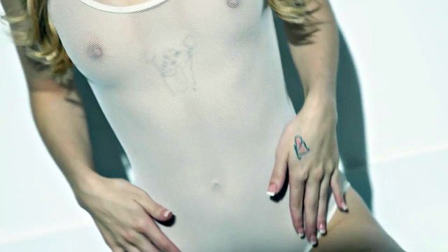 매디슨 서머스(Madison Summers)의 육즙이 넘치는 큰 엉덩이가 항문 타고 가는 모습을 지켜보세요
