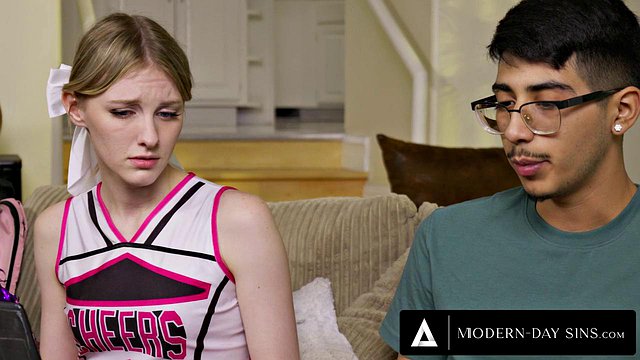 MODERN DAY SINS Die beliebte, zierliche, jungfräuliche Cheerleaderin Melody Marks verliert Nerd bei einer Wette