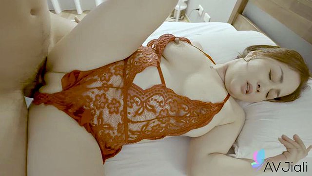 Chinese milf Zuo Hai Yang made love with her lover. di AV Jiali: porno