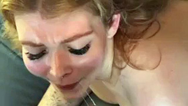 Moglie BBW con un culo enorme che fa riprese della BBC da dietro. L'ho trovata su Hookmet.com