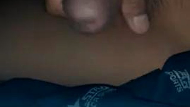 Shaking virgin cock to crot