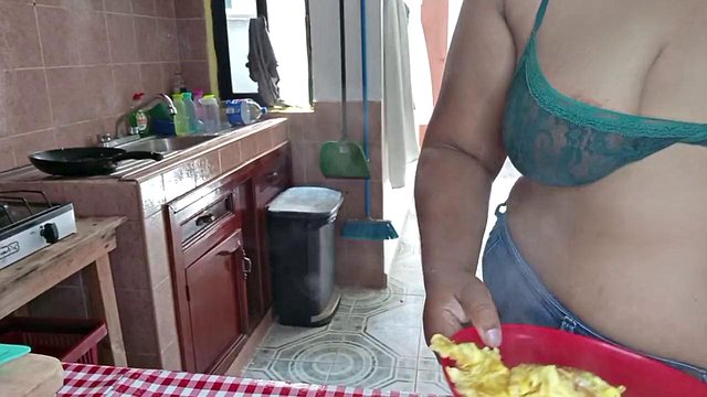 Karmicoxv's MILF Bralett Kitchen Tease