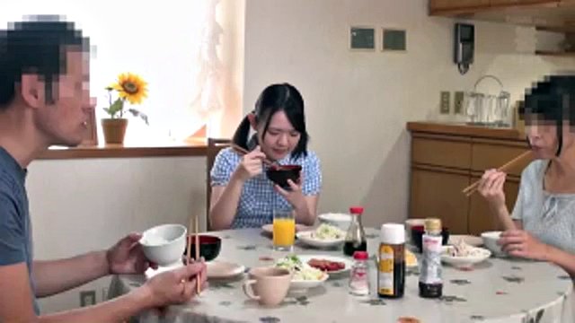 Step dad can't resist his daughter's curiosity M2U4M7