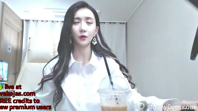 coreano bj milf com peitos grandes se diverte