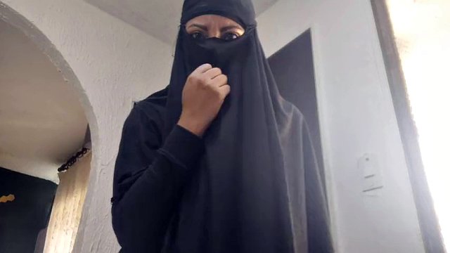 Arab MILF Masturbates Squirting Pussy To Rough Orgasm On Webcam While Wearing Niqab Porn Hijab XXX